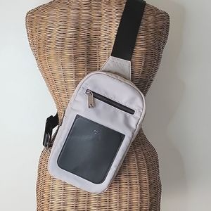 Tutilo New York Carry The Day Sling Bag  Bin6